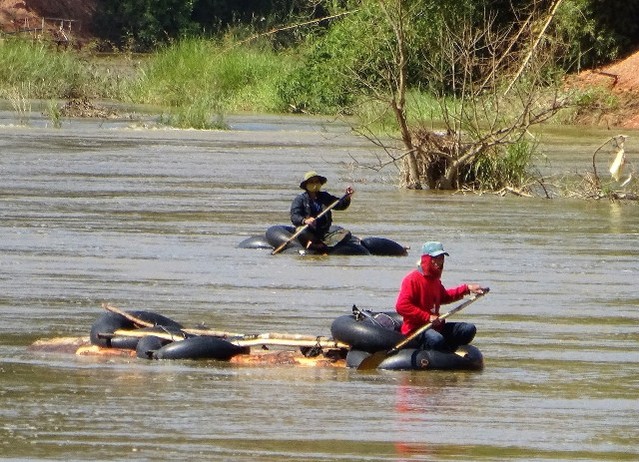 Kon Tum: Phát hiện nhiều nhóm vận chuyển gỗ lậu trên sông Đăk Bla