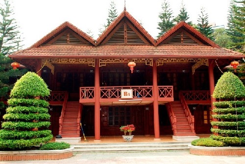 Mẫu thiết kế nhà gỗ 2 tầng hiện đại