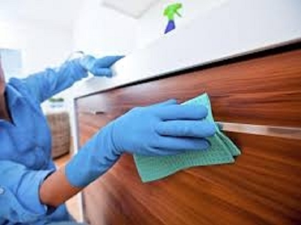 Một số cách tẩy lớp sơn cũ trên gỗ nhanh nhất